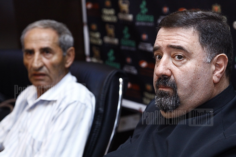 Press conference of engineer of the Special Public Service CJSC under Yerevan Municipality Razmik Harutyunyan and priest Komitas Vardapet Hovnanyan about funeral services