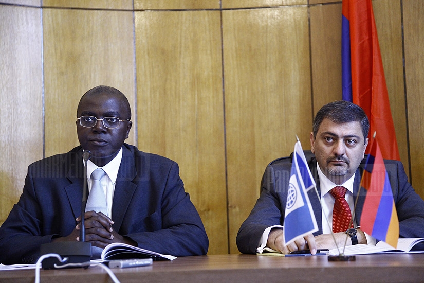 Пресс-конференция министра финансов Армении Ваче Габриеляна и главы ереванского офиса Всемирного банка Жана-Мишеля Аппи