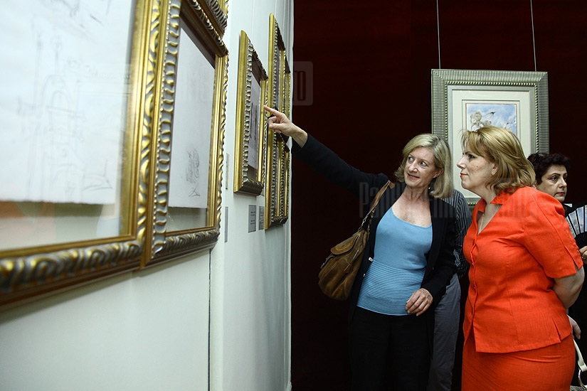 	В Ереване открылась выставка графических работ Сальвадора Дали
