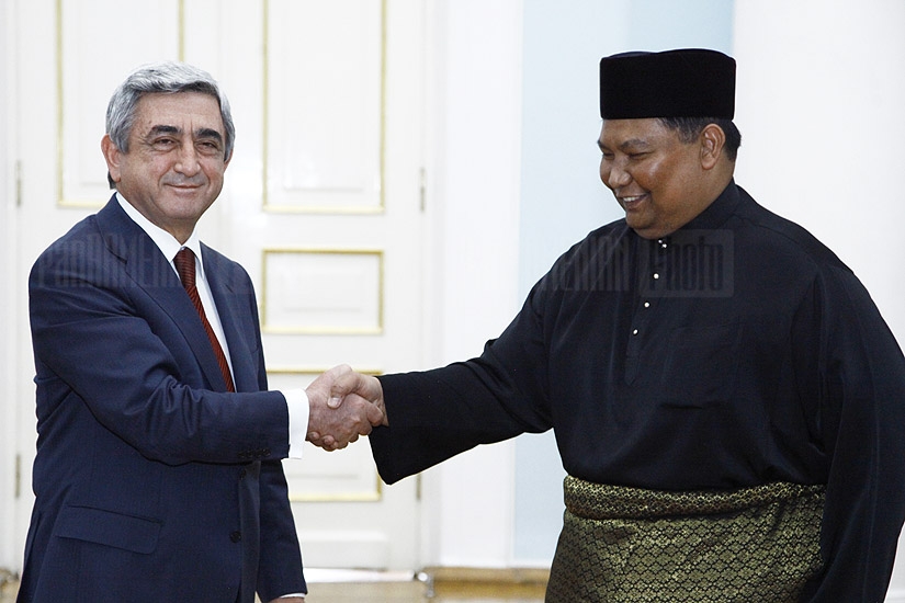 Ambassador of Malaysia to Armenia Zainol Abidin Bin Omar presents his credentials to RA President Serzh Sargsyan