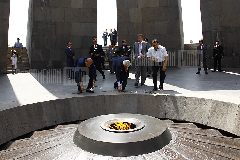 Спикер Верховной Рады Украины Владимир Литвин почтил память жертв Геноцида армян