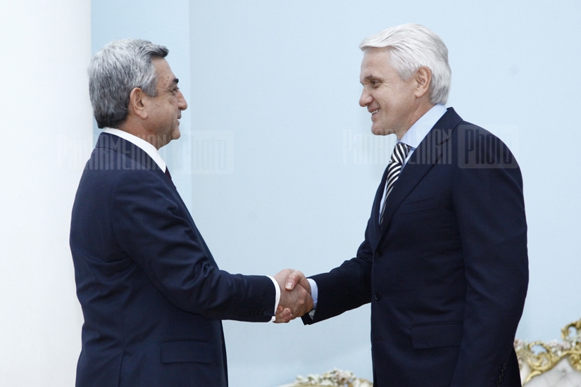 RA President Serzh Sargsyan receives the Chairman of Ukraine's Verkhovna Rada Vladimir Litvin