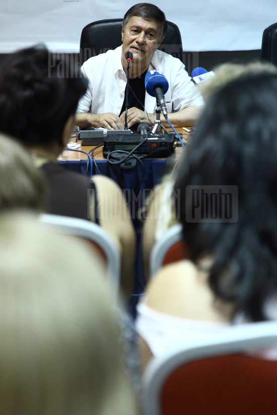Press conference of director Roman Balayan within the frameworks of Golden Apricot 8th Film Festival 