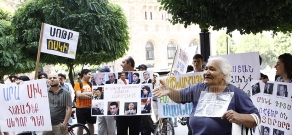 Акции протеста перед зданием правительства Армении