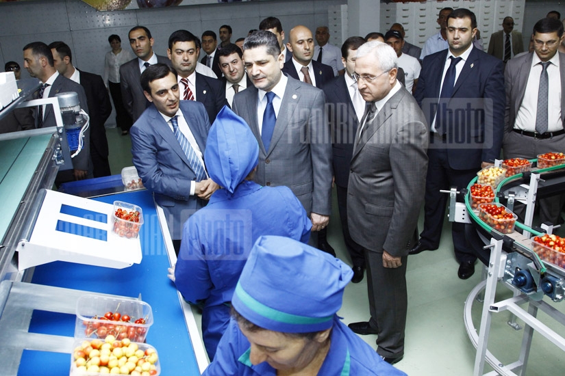 Премьер-министр Армении посетил компанию Спайка