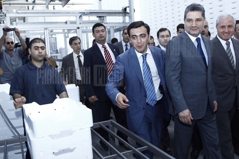 Премьер-министр Армении посетил компанию Спайка