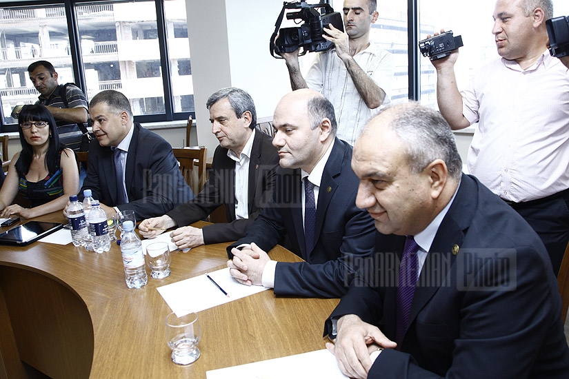 The first dialogue between coalition and Armenian National Congress