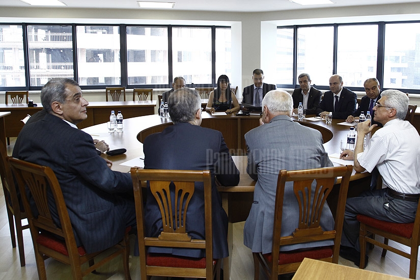 Первые переговоры в рамках диалога правящей коалиции и Армянского национального комитета