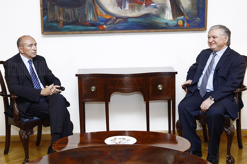 Глава МИД Армении встретился с мэром Лиона Жераром Коломбом