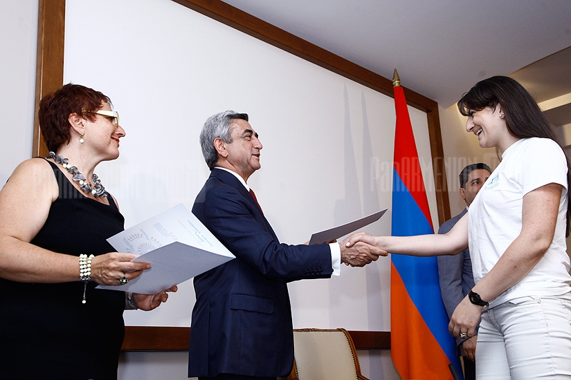 President Serzh Sargsyan meets with the participants of the 5th Pan-Armenian Olympiad for the Armenian Language, Literature and Armenian Studies and with the students sponsored by the Luys Foundation