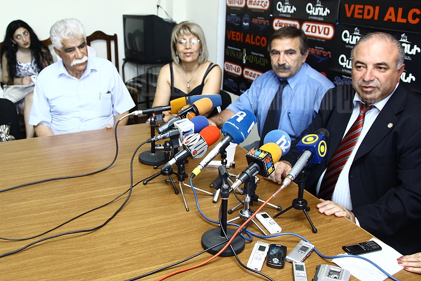 Press conference of Akunq ensemble and Prosperous Armenia MP Aragats Akhoyan