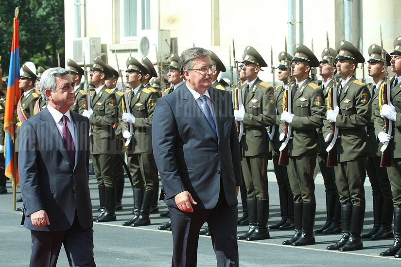 President of Armenia Serzh Sargsyan receives his Polish counterpart Bronisław Komorowski 