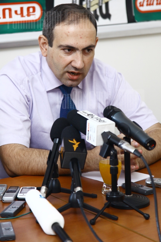 Пресс-конференция главного редактора газеты Айкакан Жаманак Николя Пашиняна