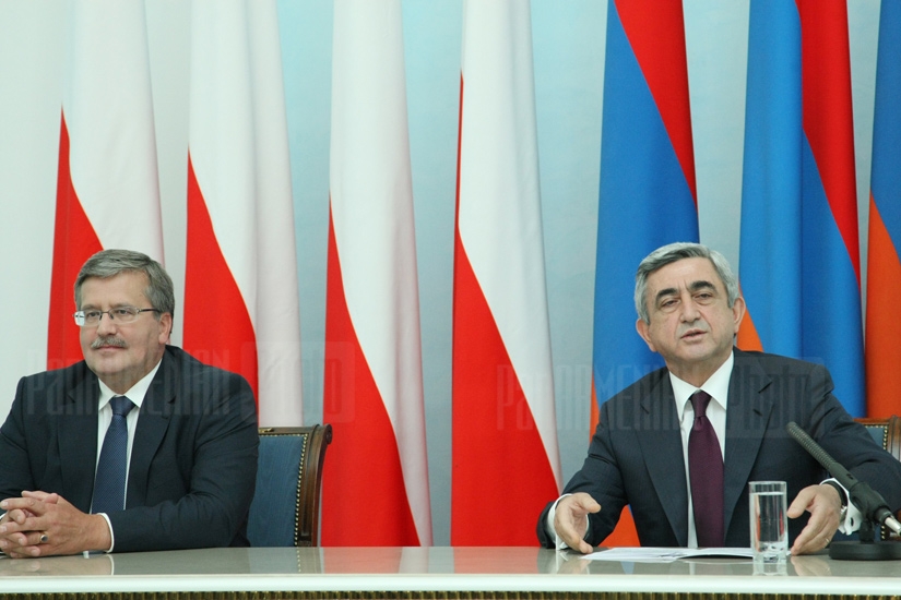 Cooperation memorandums signing and joint press conference of RA President Serzh Sargsyan and Polish President Bronislaw Komorowski takes place at President's residency