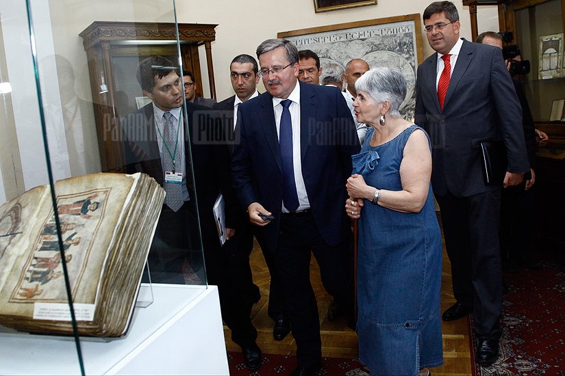 Լեհաստանի նախագահ Բրոնիսլավ Կոմորովսկիի այցը Մատենադարան