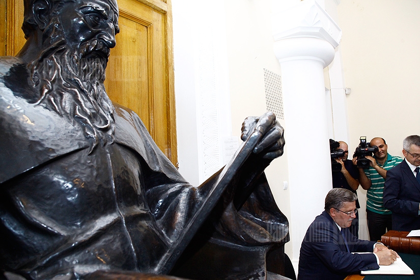 Լեհաստանի նախագահ Բրոնիսլավ Կոմորովսկիի այցը Մատենադարան