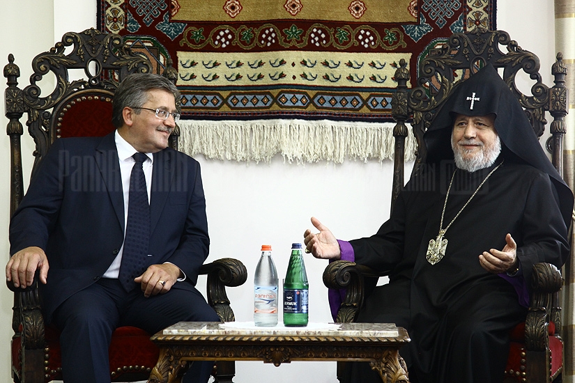 Polish President Bronislaw Komorowski visits Mother See of Holy Echmiadzin