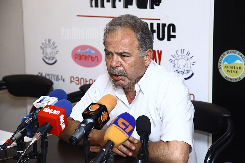 Press conference of the Head of Western Armenians Studies' Center Haykazun Alvrtsyan