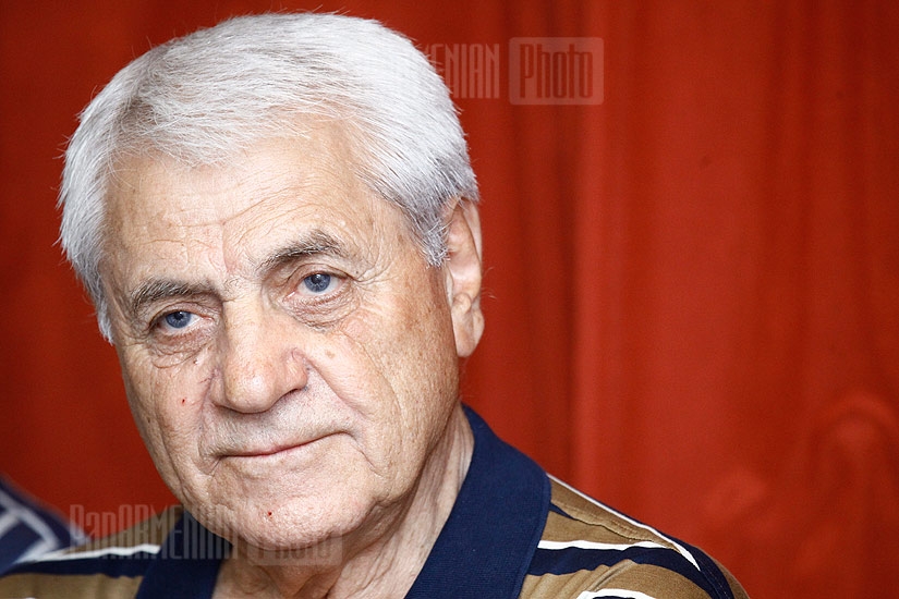 Երևանում տեղի ունեցավ ասուլիս Ջիվան Գասպարյանի բեմական 65 տարիների գործունեությանը նվիրված համերգի վերաբերյալ
