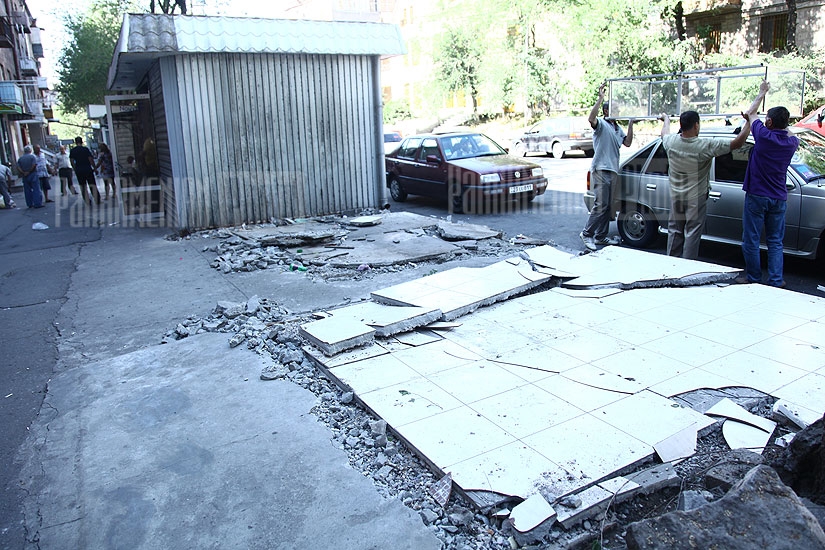 Dismantling procedures of Papazyan street stands