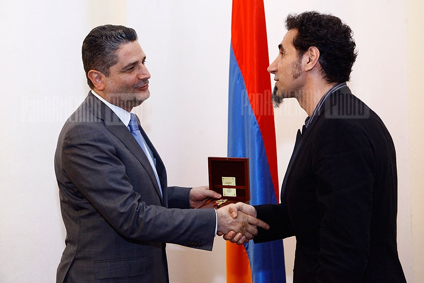 RA PM Tigran Sargsyan awards singer Serj Tankian with Prime Minister's medal