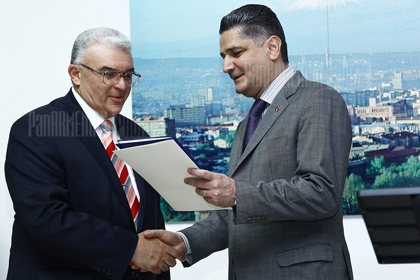 Премьер-министр Армении поздравил строителей и архитекторов с их профессиональным праздником