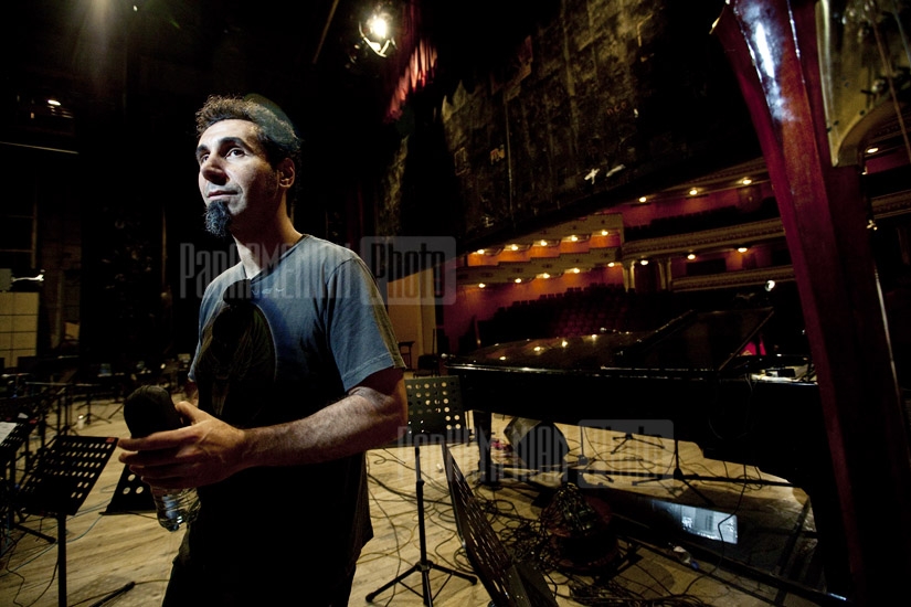 Backstage with Serj Tankian