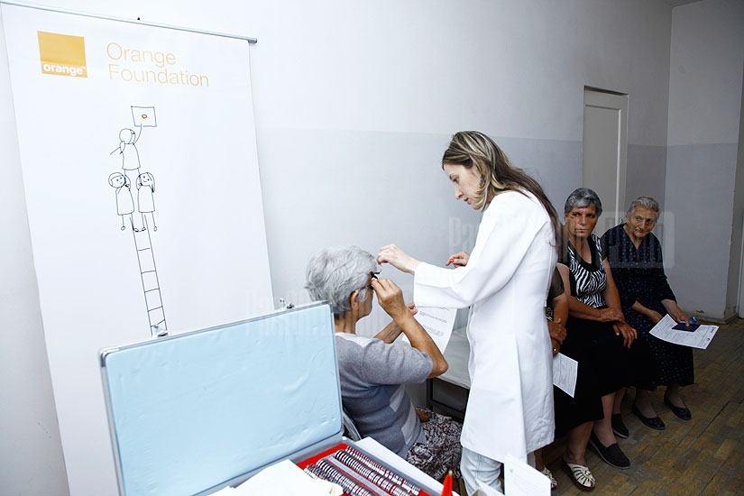 Фонд Orange и проект EyeCare осуществляют бесплатную офтальмологическую диагностику и лечение для жителей Ширакской области Армении 