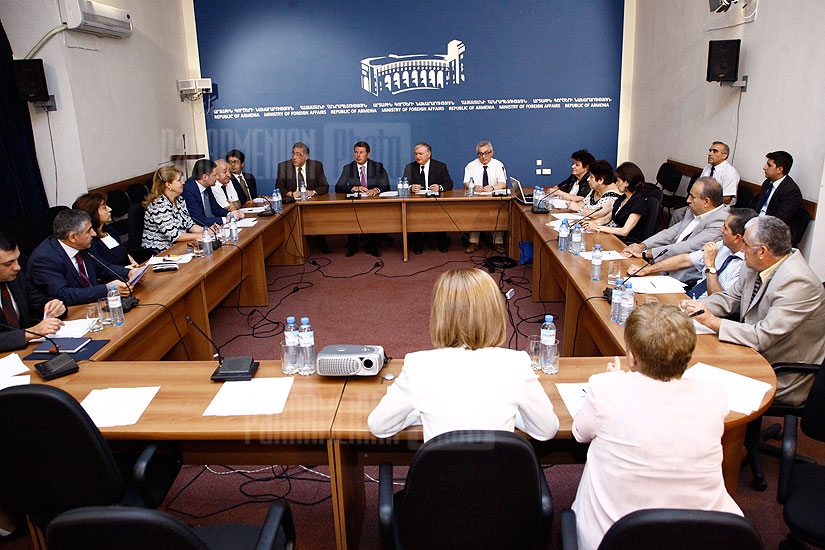 Discussion on environmental issues with participation of minister Aram Harutyunyan takes place at RA MFA