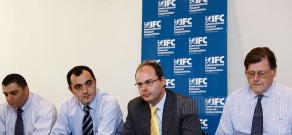 Международная финансовая корпорация (IFC) вручила сертификаты представителям финансового сектора Армении, сдавшим экзамен по программе обучения и сертификации управления рисками