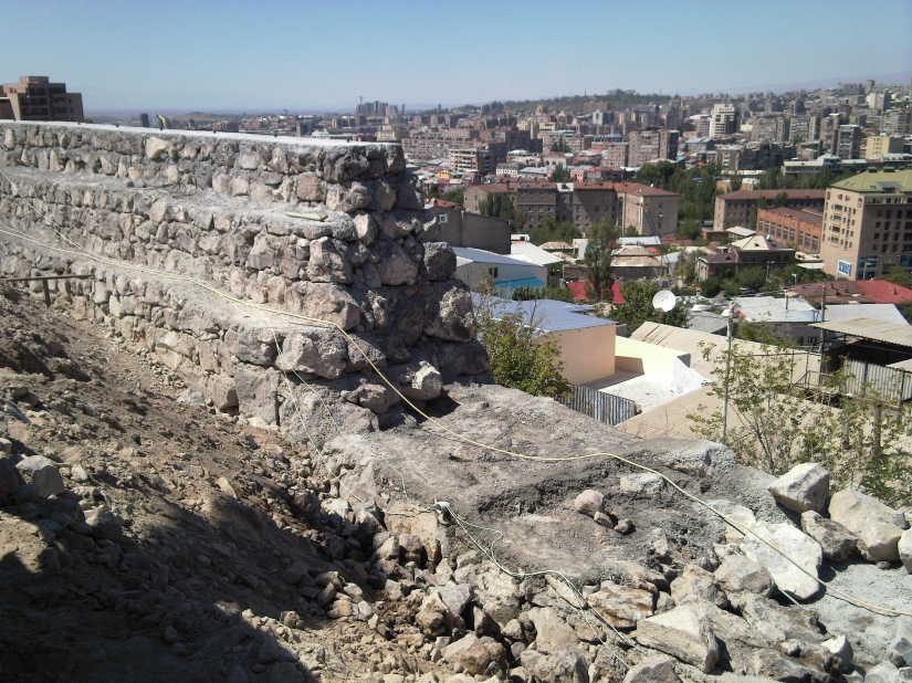 В Ереване строят Китайскую стену