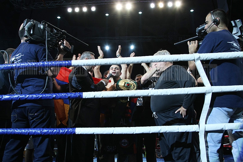 IBO վարկածով չեմպիոն Վիկ Դարչինյանի և WBC արծաթե գոտու տիտղոսակիր Էվանս Մբամբայի մենամարտը 