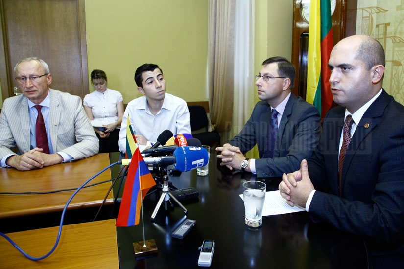 Press conference of Minister of Education and Science of Armenia Armen Ashotyan and of Lithuania Gintaras Steponavičius 