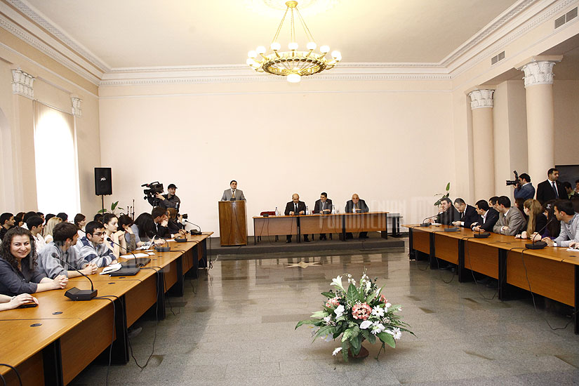 Встреча студентов с премьер-министром Тиграном Саркисяном в ЕГУ