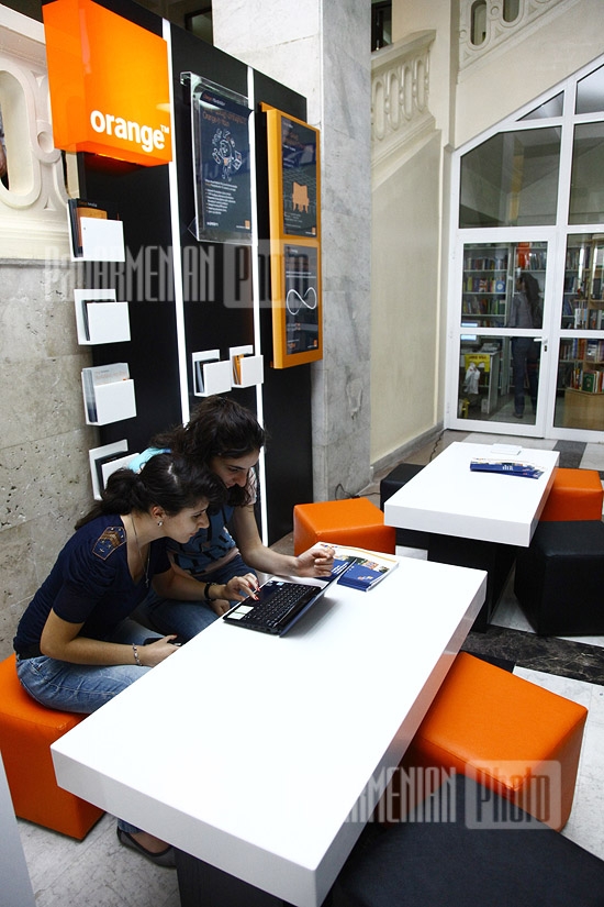 В двух ВУЗах Еревана компания Orange Армения открыла WiFi-уголки