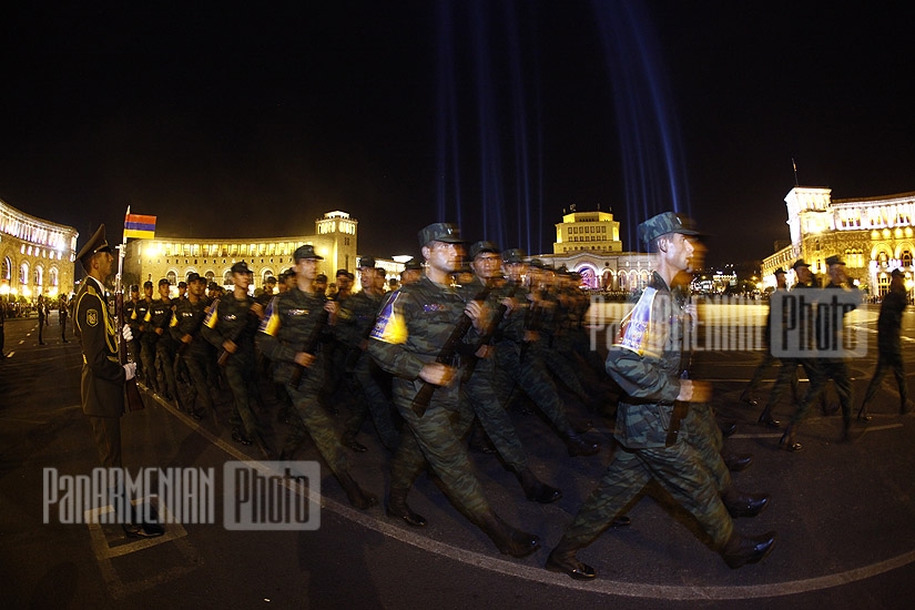 Репетиция военного парада на Площади Республики
