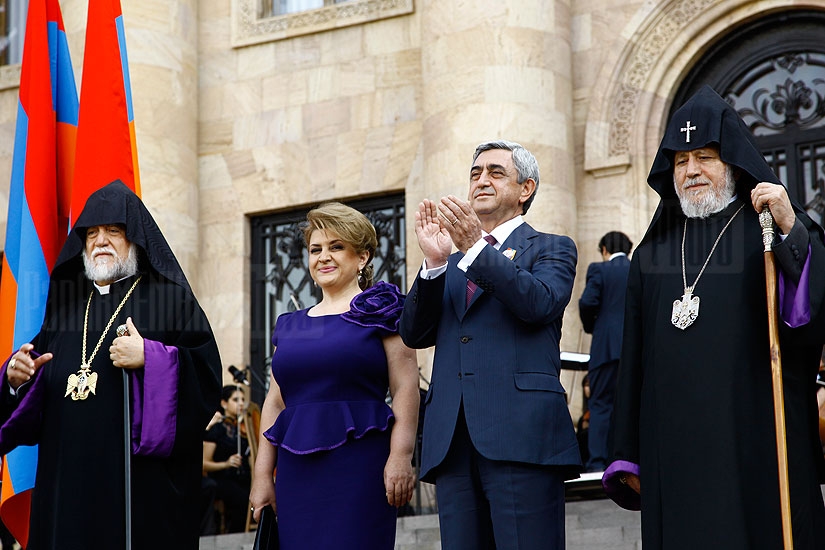 Президент Армении Серж Саркисян лично поздравил армянских депутатов с 20-летием независимости Армении