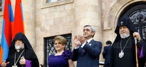 RA President Serzh Sargsyan receives members of Parliament on the occasion of Armenia's Independence 20th anniversary