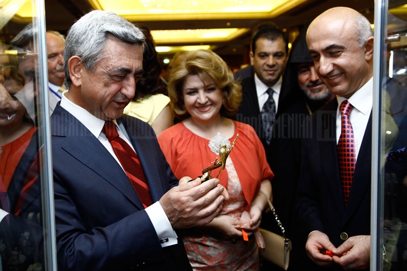 Президент Армении посетил выставку Всемирного союза армянских ювелиров AJA