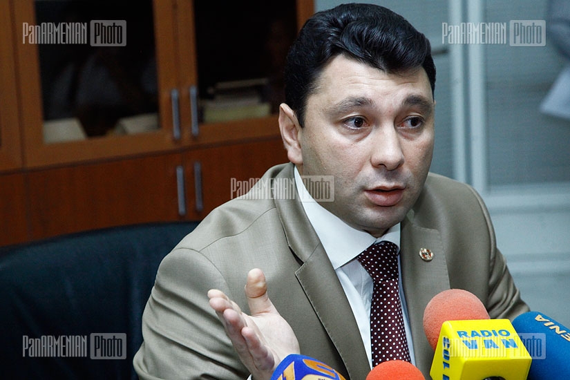 Пресс-конференция секретаря фракции Республиканской партии Армении Эдуарда Шармазанова
