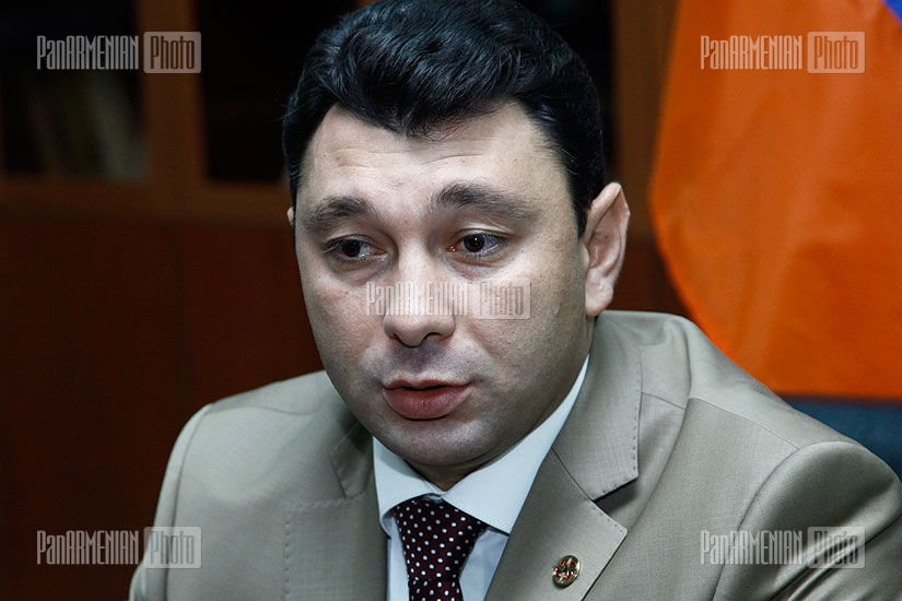 Пресс-конференция секретаря фракции Республиканской партии Армении Эдуарда Шармазанова