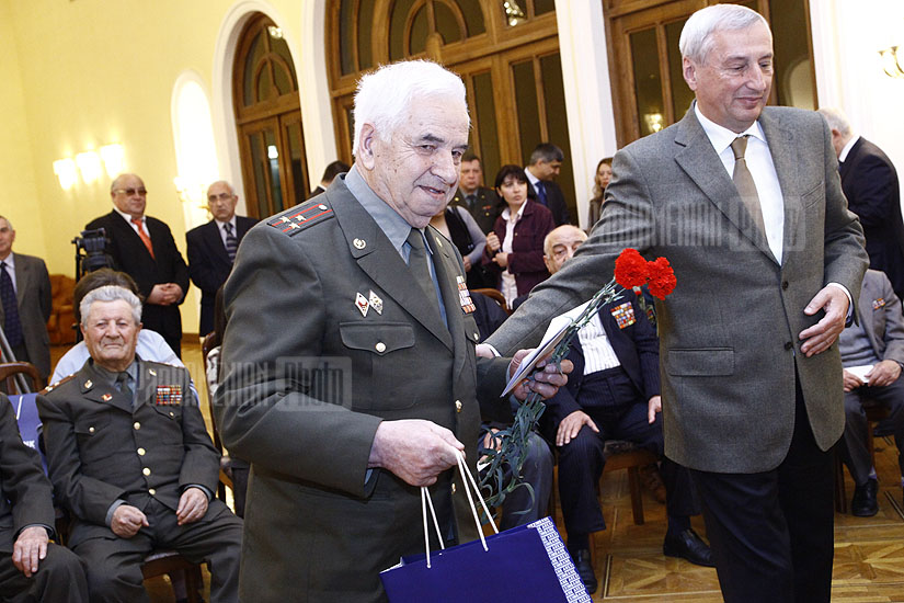 Ветераны ВОВ в посольстве России в Ереване
