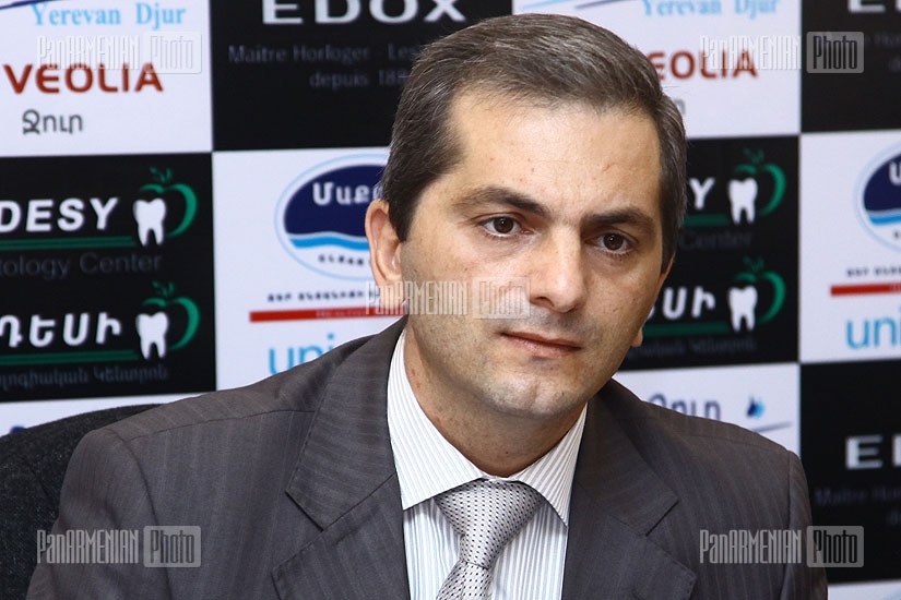 Пресс-конференция юридического директора ЗАО Ереван-джур Артака Малхасяна 