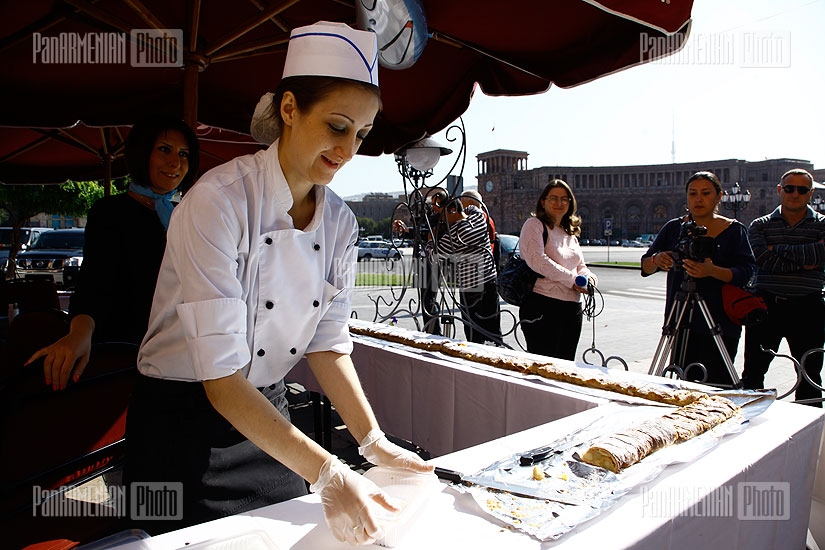 Armenia Marriott and Austrian Airlines organize the tasting ceremony of the longest strudel baked in Caucasus 