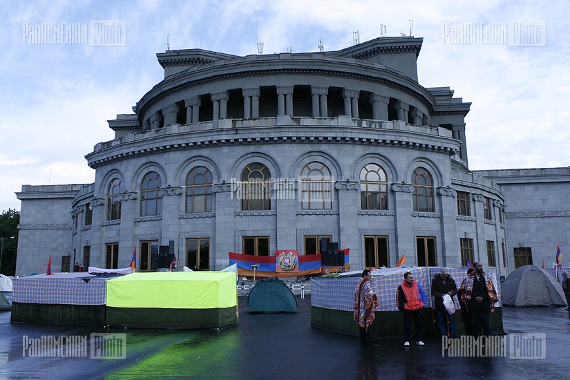 Палаточный городок АНК на площади Свободы
