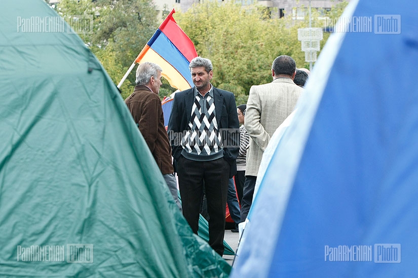 Забастовка оппозиционного АНК на площади Свободы