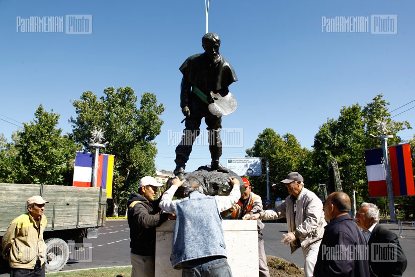 Ֆրանսիայի հրապարակում ֆրանսիացի քանդակագործ Օգյուստ Ռոդենի` նկարիչ Ժյուլ Բաստիեն Լըպաժի արձանի տեղադրումը 