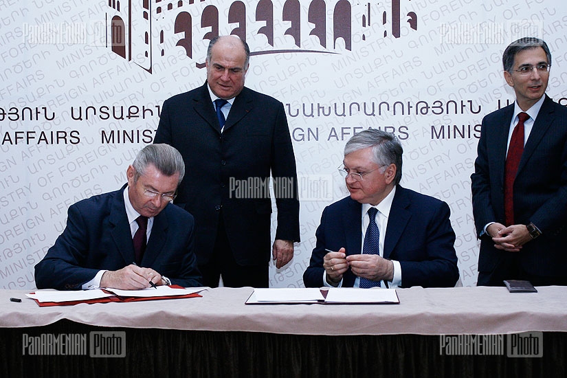 Armenian and French delegations sign agreements of cooperation at RA MFA