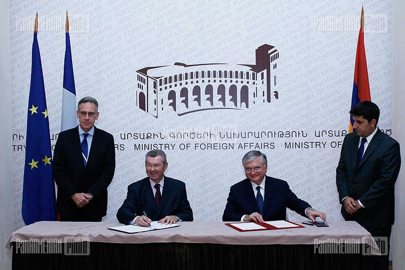 В МИД РА Армения и Франция подписали ряд документов о сотрудничестве