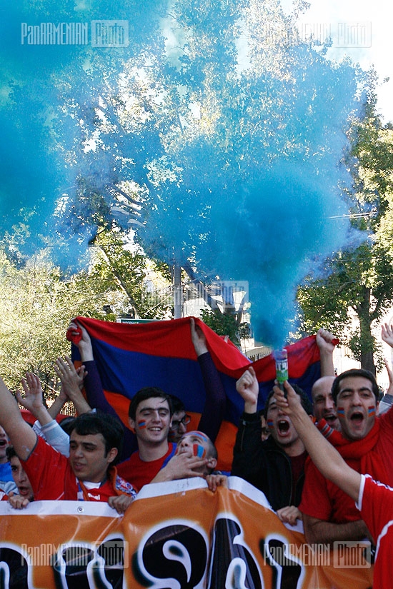 Болельщики сборной Армении - все на стадион!